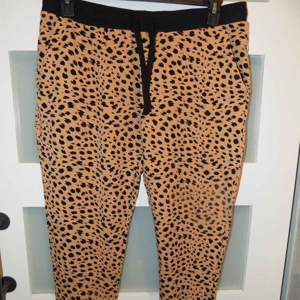 The Little Bum Bums Leopard Mama Jogger Sweatpants in size L for women feature a